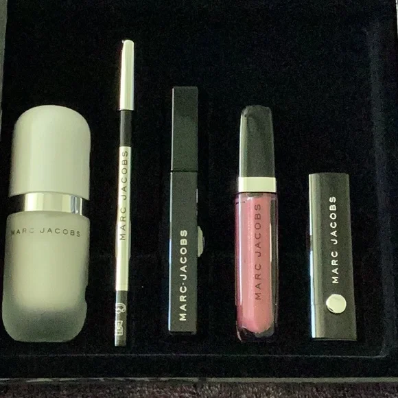 Marc Jacobs effortlessly irresistible 5 piece beauty collection - Picture 6 of 6